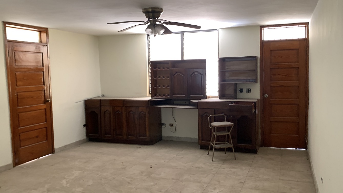 Sold by Owner Spacious House for Sale in Delmas 65, Port-au-Prince, Haiti – 5 Grand Bedrooms, 4 Bathrooms, Living & Dining Rooms, Modern Kitchen, 3 Huge Balconies, Large Backyard, Servant Quarter, Storage Rooms, Water Reservoir & Towers,  Built in 1989 on 516m² (6 Centiemes or 5,554.18) of Flat Land, 5+ Car Parking Spaces, High Walls/Fences, Safe Mixed Residential & Commercial Neighborhood – 15+ Office Space Conversion or Private Multi-Family Home