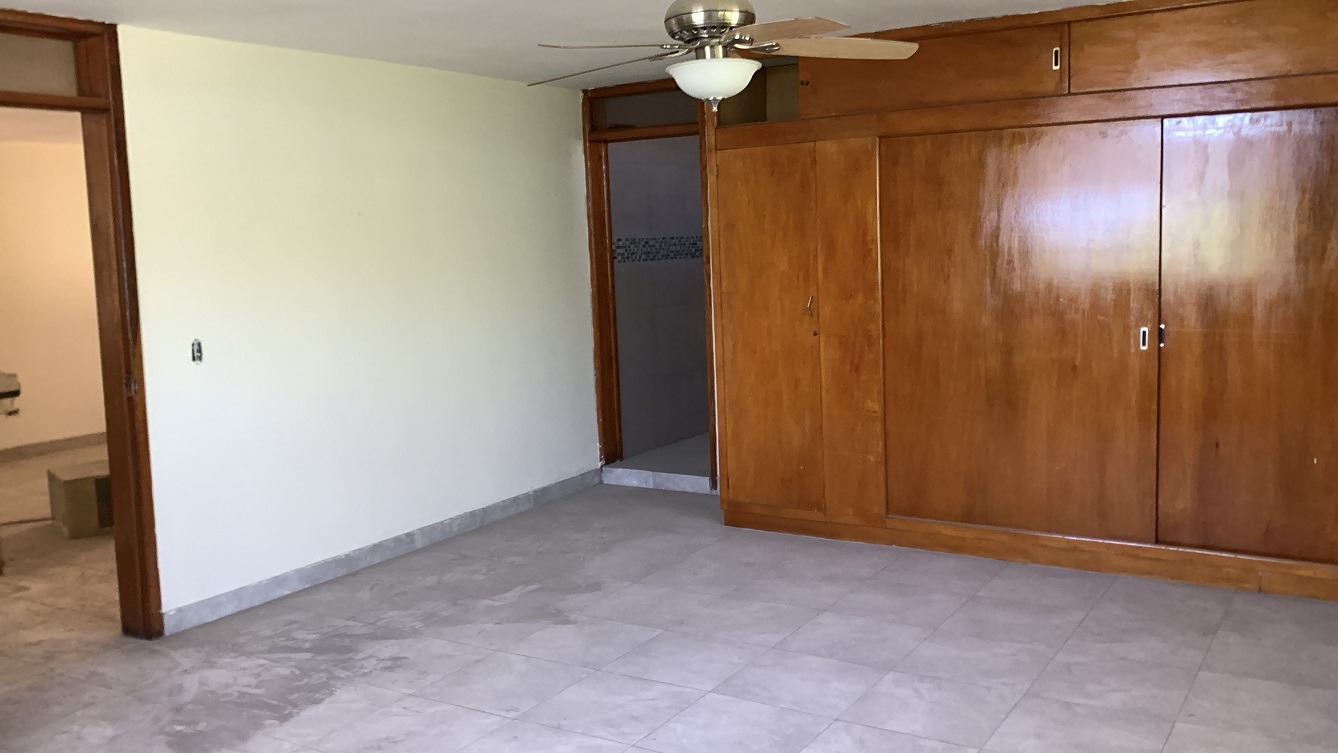 Sold by Owner Spacious House for Sale in Delmas 65, Port-au-Prince, Haiti – 5 Grand Bedrooms, 4 Bathrooms, Living & Dining Rooms, Modern Kitchen, 3 Huge Balconies, Large Backyard, Servant Quarter, Storage Rooms, Water Reservoir & Towers,  Built in 1989 on 516m² (6 Centiemes or 5,554.18) of Flat Land, 5+ Car Parking Spaces, High Walls/Fences, Safe Mixed Residential & Commercial Neighborhood – 15+ Office Space Conversion or Private Multi-Family Home