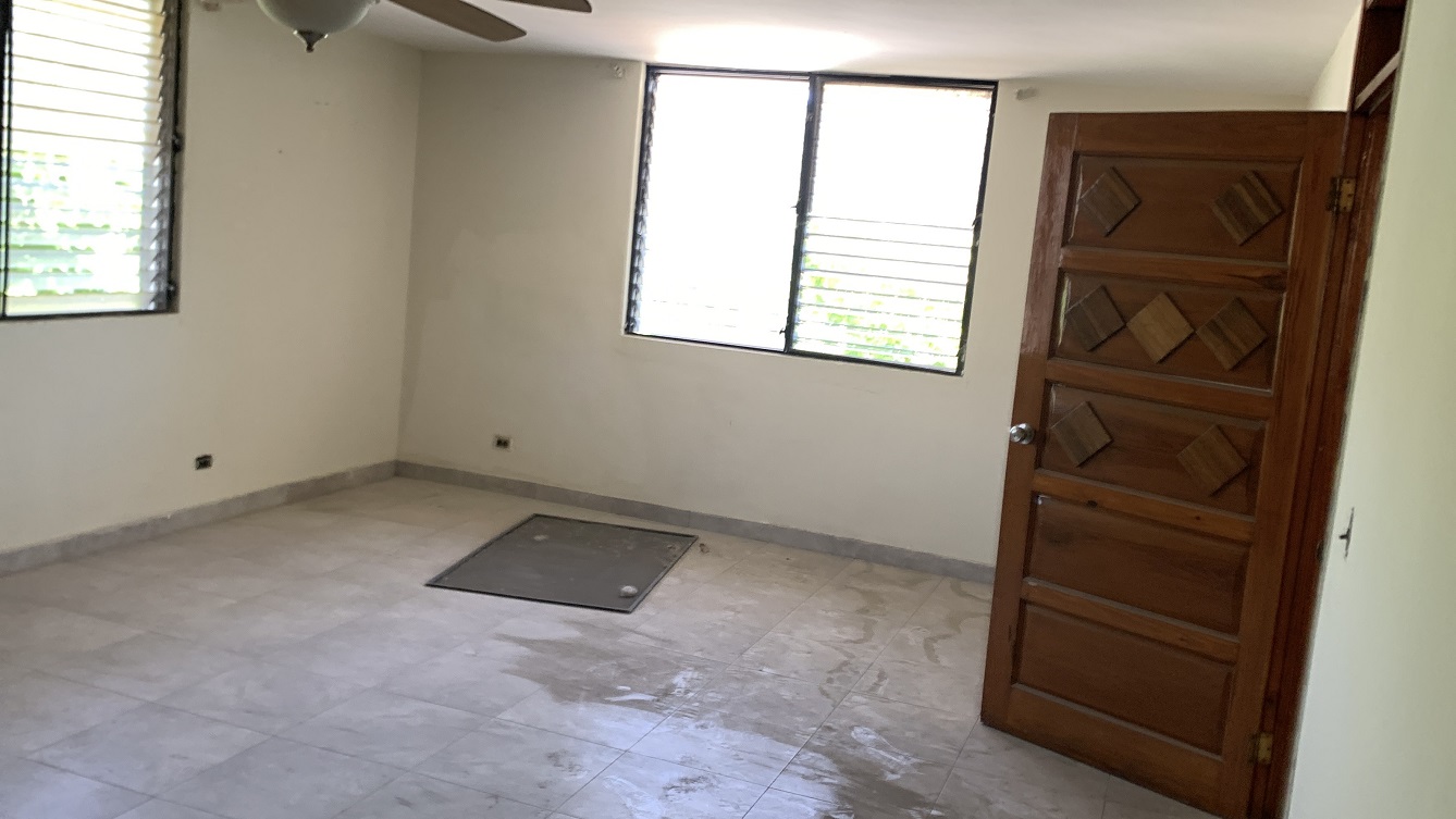 Sold by Owner Spacious House for Sale in Delmas 65, Port-au-Prince, Haiti – 5 Grand Bedrooms, 4 Bathrooms, Living & Dining Rooms, Modern Kitchen, 3 Huge Balconies, Large Backyard, Servant Quarter, Storage Rooms, Water Reservoir & Towers,  Built in 1989 on 516m² (6 Centiemes or 5,554.18) of Flat Land, 5+ Car Parking Spaces, High Walls/Fences, Safe Mixed Residential & Commercial Neighborhood – 15+ Office Space Conversion or Private Multi-Family Home
