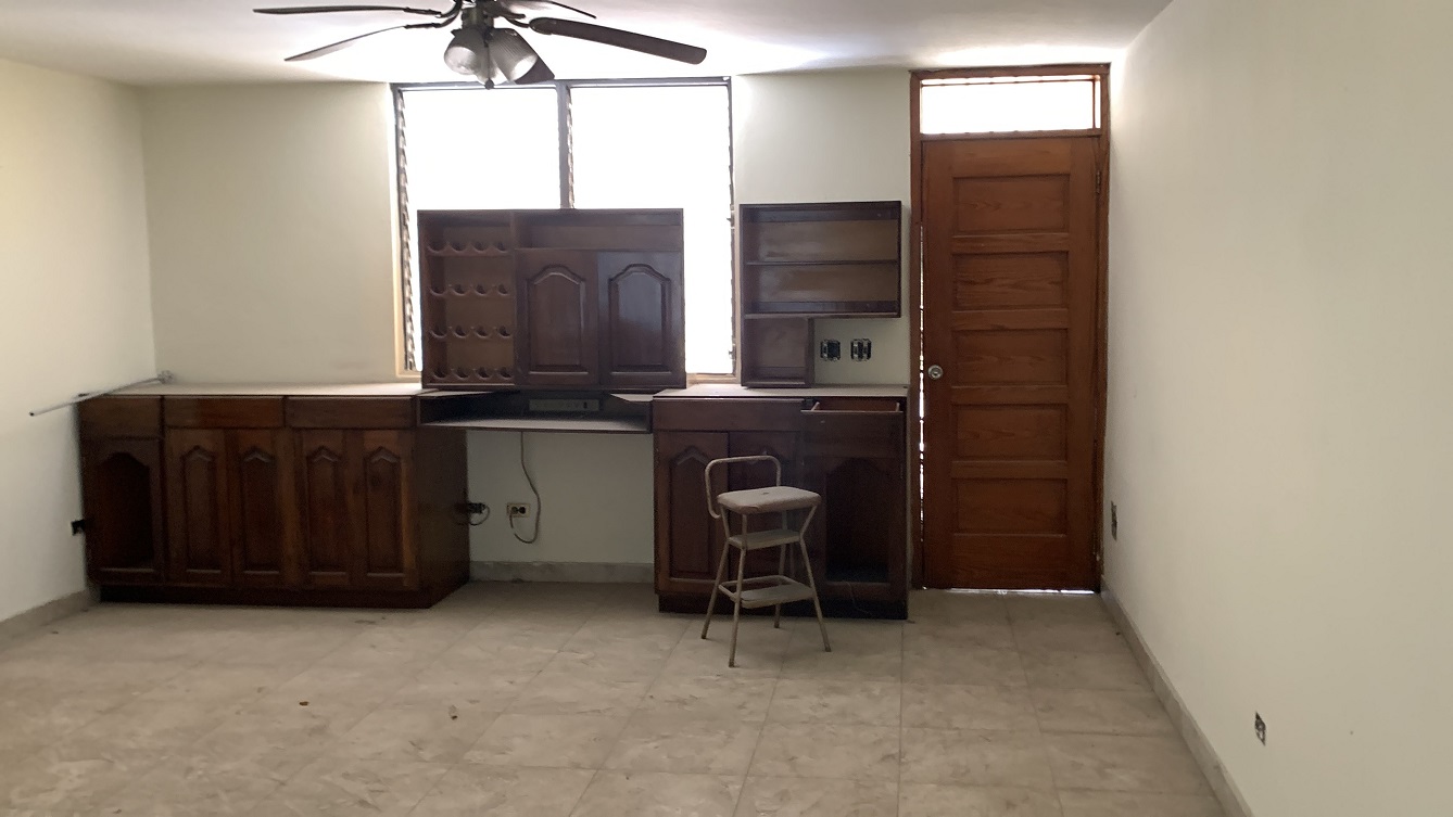 Sold by Owner Spacious House for Sale in Delmas 65, Port-au-Prince, Haiti – 5 Grand Bedrooms, 4 Bathrooms, Living & Dining Rooms, Modern Kitchen, 3 Huge Balconies, Large Backyard, Servant Quarter, Storage Rooms, Water Reservoir & Towers,  Built in 1989 on 516m² (6 Centiemes or 5,554.18) of Flat Land, 5+ Car Parking Spaces, High Walls/Fences, Safe Mixed Residential & Commercial Neighborhood – 15+ Office Space Conversion or Private Multi-Family Home