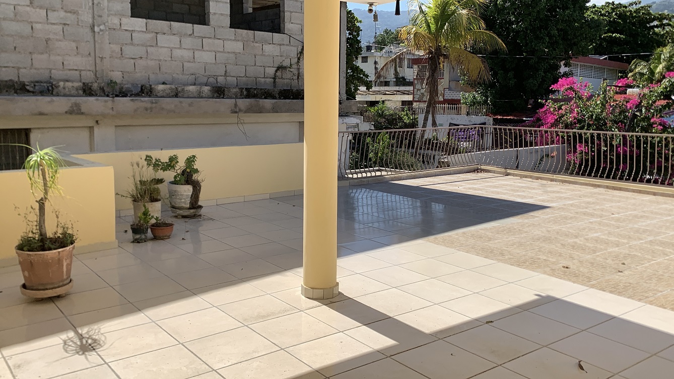Sold by Owner Spacious House for Sale in Delmas 65, Port-au-Prince, Haiti – 5 Grand Bedrooms, 4 Bathrooms, Living & Dining Rooms, Modern Kitchen, 3 Huge Balconies, Large Backyard, Servant Quarter, Storage Rooms, Water Reservoir & Towers,  Built in 1989 on 516m² (6 Centiemes or 5,554.18) of Flat Land, 5+ Car Parking Spaces, High Walls/Fences, Safe Mixed Residential & Commercial Neighborhood – 15+ Office Space Conversion or Private Multi-Family Home