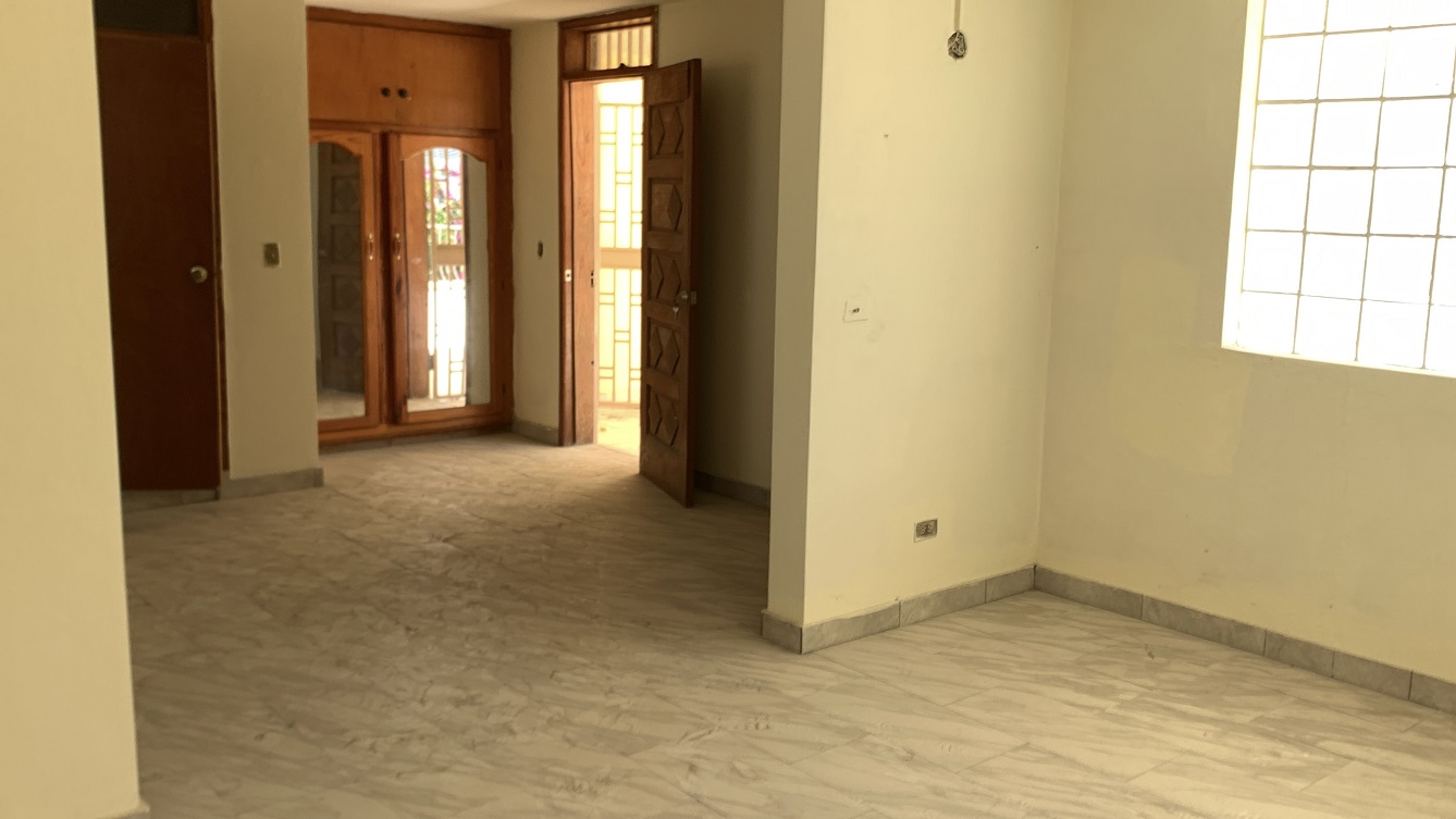 Sold by Owner Spacious House for Sale in Delmas 65, Port-au-Prince, Haiti – 5 Grand Bedrooms, 4 Bathrooms, Living & Dining Rooms, Modern Kitchen, 3 Huge Balconies, Large Backyard, Servant Quarter, Storage Rooms, Water Reservoir & Towers,  Built in 1989 on 516m² (6 Centiemes or 5,554.18) of Flat Land, 5+ Car Parking Spaces, High Walls/Fences, Safe Mixed Residential & Commercial Neighborhood – 15+ Office Space Conversion or Private Multi-Family Home