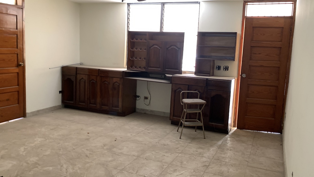 Sold by Owner Spacious House for Sale in Delmas 65, Port-au-Prince, Haiti – 5 Grand Bedrooms, 4 Bathrooms, Living & Dining Rooms, Modern Kitchen, 3 Huge Balconies, Large Backyard, Servant Quarter, Storage Rooms, Water Reservoir & Towers,  Built in 1989 on 516m² (6 Centiemes or 5,554.18) of Flat Land, 5+ Car Parking Spaces, High Walls/Fences, Safe Mixed Residential & Commercial Neighborhood – 15+ Office Space Conversion or Private Multi-Family Home