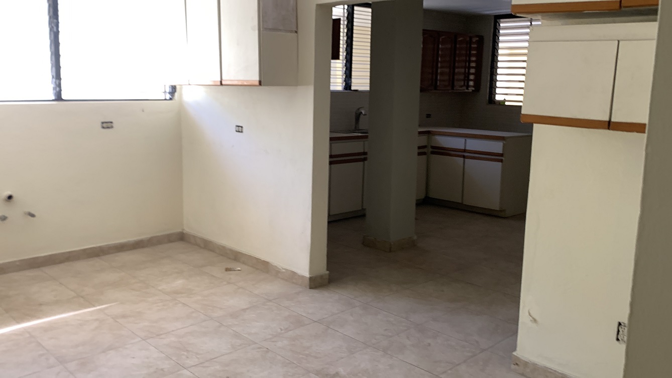 Sold by Owner Spacious House for Sale in Delmas 65, Port-au-Prince, Haiti – 5 Grand Bedrooms, 4 Bathrooms, Living & Dining Rooms, Modern Kitchen, 3 Huge Balconies, Large Backyard, Servant Quarter, Storage Rooms, Water Reservoir & Towers,  Built in 1989 on 516m² (6 Centiemes or 5,554.18) of Flat Land, 5+ Car Parking Spaces, High Walls/Fences, Safe Mixed Residential & Commercial Neighborhood – 15+ Office Space Conversion or Private Multi-Family Home