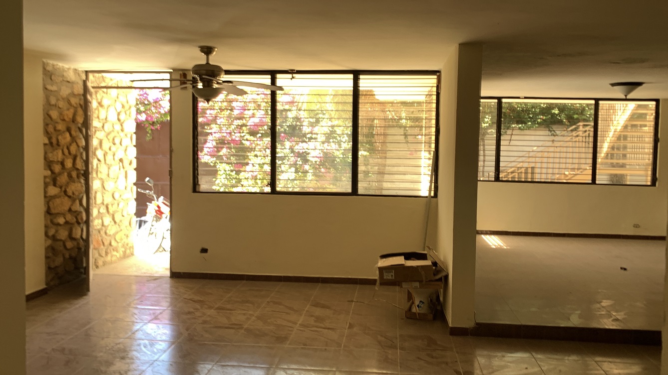 Sold by Owner Spacious House for Sale in Delmas 65, Port-au-Prince, Haiti – 5 Grand Bedrooms, 4 Bathrooms, Living & Dining Rooms, Modern Kitchen, 3 Huge Balconies, Large Backyard, Servant Quarter, Storage Rooms, Water Reservoir & Towers,  Built in 1989 on 516m² (6 Centiemes or 5,554.18) of Flat Land, 5+ Car Parking Spaces, High Walls/Fences, Safe Mixed Residential & Commercial Neighborhood – 15+ Office Space Conversion or Private Multi-Family Home