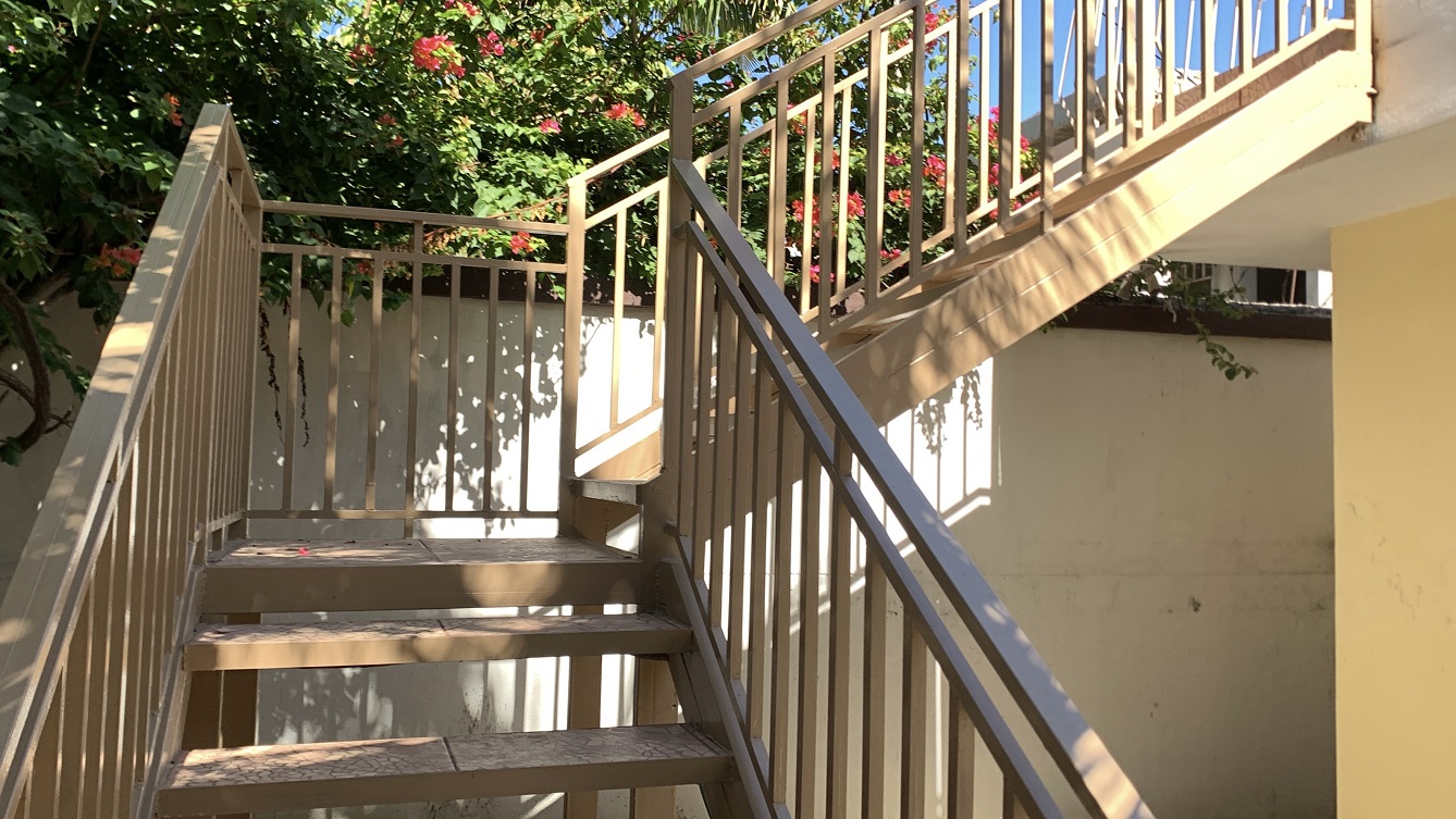 Sold by Owner Spacious House for Sale in Delmas 65, Port-au-Prince, Haiti – 5 Grand Bedrooms, 4 Bathrooms, Living & Dining Rooms, Modern Kitchen, 3 Huge Balconies, Large Backyard, Servant Quarter, Storage Rooms, Water Reservoir & Towers,  Built in 1989 on 516m² (6 Centiemes or 5,554.18) of Flat Land, 5+ Car Parking Spaces, High Walls/Fences, Safe Mixed Residential & Commercial Neighborhood – 15+ Office Space Conversion or Private Multi-Family Home