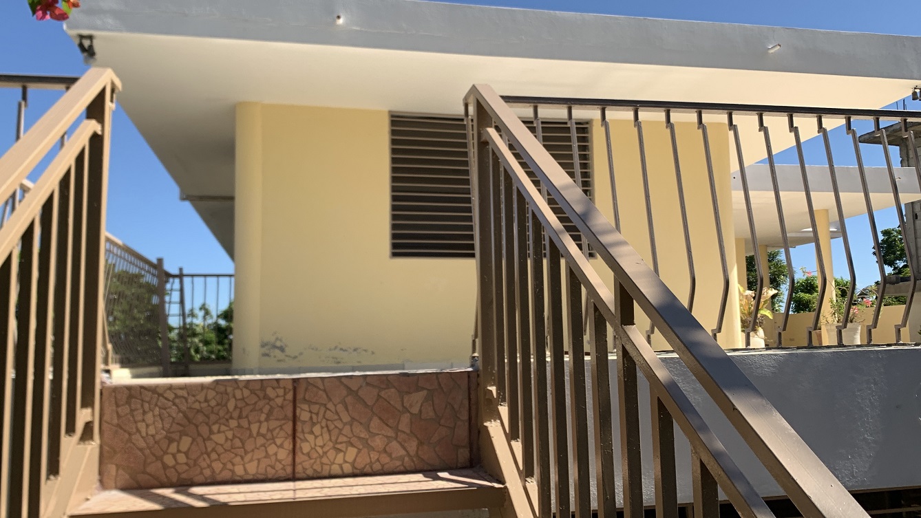 Sold by Owner Spacious House for Sale in Delmas 65, Port-au-Prince, Haiti – 5 Grand Bedrooms, 4 Bathrooms, Living & Dining Rooms, Modern Kitchen, 3 Huge Balconies, Large Backyard, Servant Quarter, Storage Rooms, Water Reservoir & Towers,  Built in 1989 on 516m² (6 Centiemes or 5,554.18) of Flat Land, 5+ Car Parking Spaces, High Walls/Fences, Safe Mixed Residential & Commercial Neighborhood – 15+ Office Space Conversion or Private Multi-Family Home