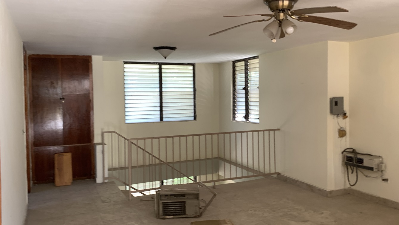 Sold by Owner Spacious House for Sale in Delmas 65, Port-au-Prince, Haiti – 5 Grand Bedrooms, 4 Bathrooms, Living & Dining Rooms, Modern Kitchen, 3 Huge Balconies, Large Backyard, Servant Quarter, Storage Rooms, Water Reservoir & Towers,  Built in 1989 on 516m² (6 Centiemes or 5,554.18) of Flat Land, 5+ Car Parking Spaces, High Walls/Fences, Safe Mixed Residential & Commercial Neighborhood – 15+ Office Space Conversion or Private Multi-Family Home