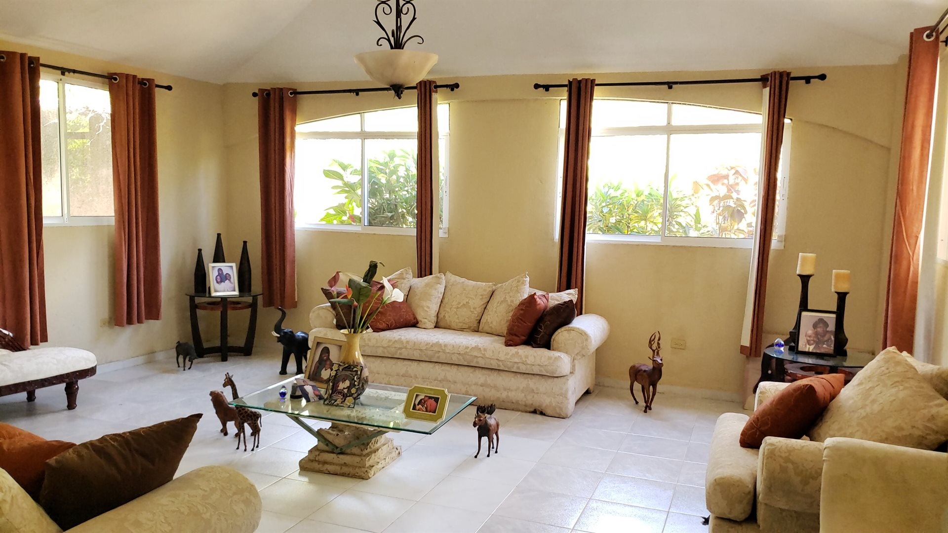 Two-Story House + Apartment + Land for Sale (PACKAGE DEAL) in Meyer, Jacmel, Haiti – 4 Spacious Bedrooms with Built-in Closets, 3 Bathrooms with Glamorous Bathtubs, Living/Dining Rooms, Nice Modern Kitchen, Wrap-Around Patio with Beautiful Flowers, Two Balconies, Family Room, Upstairs Loft, Solar-Powered Electricity System, Panoramic Views – An Apartment of 2 Bedrooms, 1 Bath, Kitchen – Piece of Land of 5 Centiemes (650 m² or 6996.54 ft²)