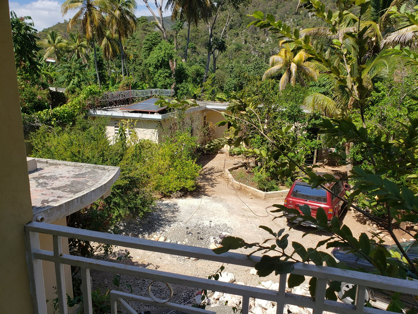Two-Story House + Apartment + Land for Sale (PACKAGE DEAL) in Meyer, Jacmel, Haiti – 4 Spacious Bedrooms with Built-in Closets, 3 Bathrooms with Glamorous Bathtubs, Living/Dining Rooms, Nice Modern Kitchen, Wrap-Around Patio with Beautiful Flowers, Two Balconies, Family Room, Upstairs Loft, Solar-Powered Electricity System, Panoramic Views – An Apartment of 2 Bedrooms, 1 Bath, Kitchen – Piece of Land of 5 Centiemes (650 m² or 6996.54 ft²)