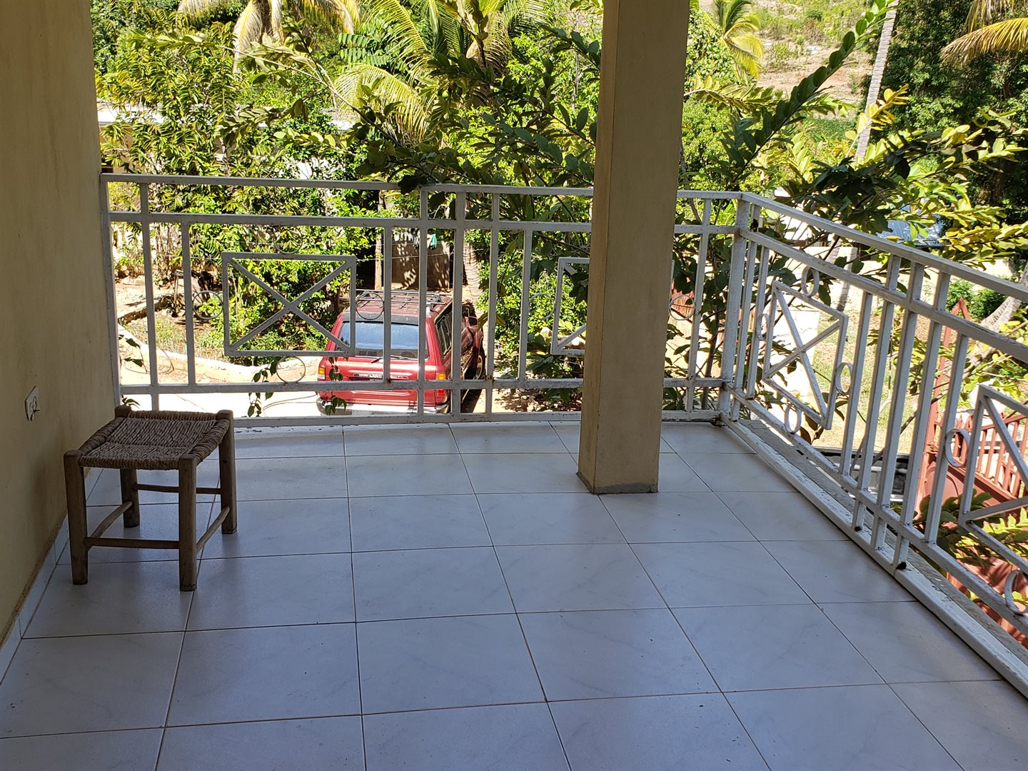 Two-Story House + Apartment + Land for Sale (PACKAGE DEAL) in Meyer, Jacmel, Haiti – 4 Spacious Bedrooms with Built-in Closets, 3 Bathrooms with Glamorous Bathtubs, Living/Dining Rooms, Nice Modern Kitchen, Wrap-Around Patio with Beautiful Flowers, Two Balconies, Family Room, Upstairs Loft, Solar-Powered Electricity System, Panoramic Views – An Apartment of 2 Bedrooms, 1 Bath, Kitchen – Piece of Land of 5 Centiemes (650 m² or 6996.54 ft²)