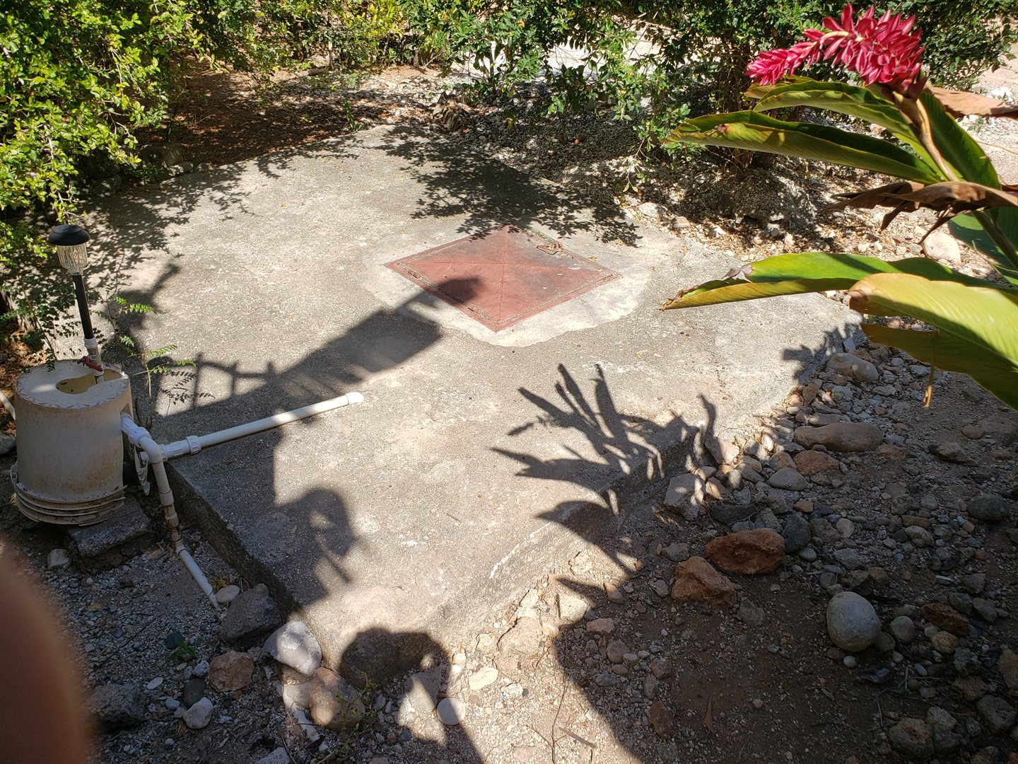 Two-Story House + Apartment + Land for Sale (PACKAGE DEAL) in Meyer, Jacmel, Haiti – 4 Spacious Bedrooms with Built-in Closets, 3 Bathrooms with Glamorous Bathtubs, Living/Dining Rooms, Nice Modern Kitchen, Wrap-Around Patio with Beautiful Flowers, Two Balconies, Family Room, Upstairs Loft, Solar-Powered Electricity System, Panoramic Views – An Apartment of 2 Bedrooms, 1 Bath, Kitchen – Piece of Land of 5 Centiemes (650 m² or 6996.54 ft²)