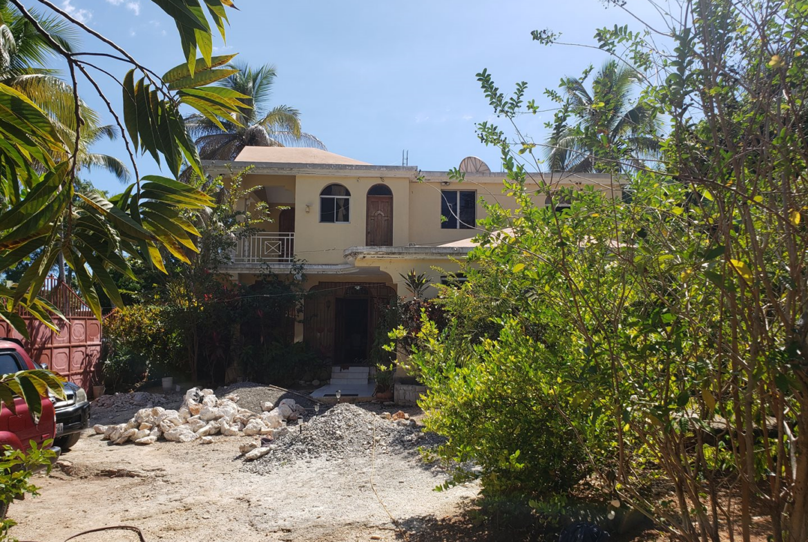 Two-Story House + Apartment + Land for Sale (PACKAGE DEAL) in Meyer, Jacmel, Haiti – 4 Spacious Bedrooms with Built-in Closets, 3 Bathrooms with Glamorous Bathtubs, Living/Dining Rooms, Nice Modern Kitchen, Wrap-Around Patio with Beautiful Flowers, Two Balconies, Family Room, Upstairs Loft, Solar-Powered Electricity System, Panoramic Views – An Apartment of 2 Bedrooms, 1 Bath, Kitchen – Piece of Land of 5 Centiemes (650 m² or 6996.54 ft²)